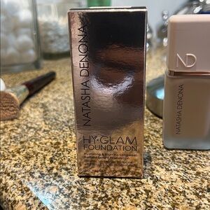 Natasha Denona HY-Glam foundation RN3 swatched 1/4 pump